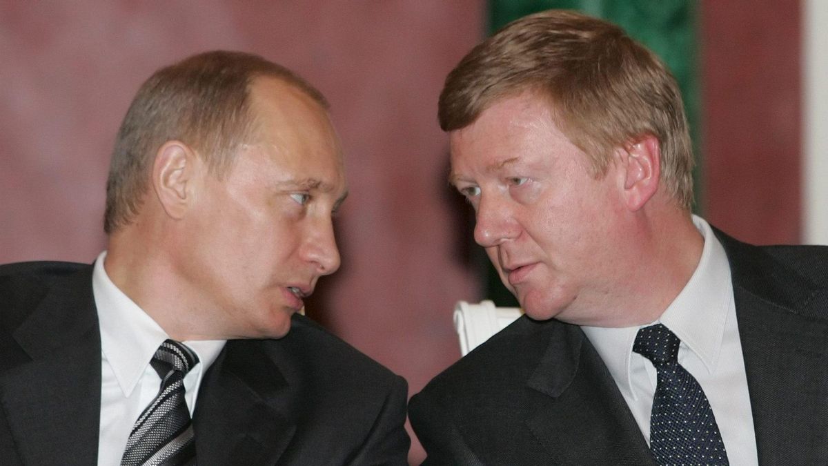 Putin conversa con Chubáis, hospìtalizado en un país europeo aquejado de una rara enfermedad neurológica. Putin conversa con Chubáis, hospìtalizado en un país europeo aquejado de una rara enfermedad neurológica.