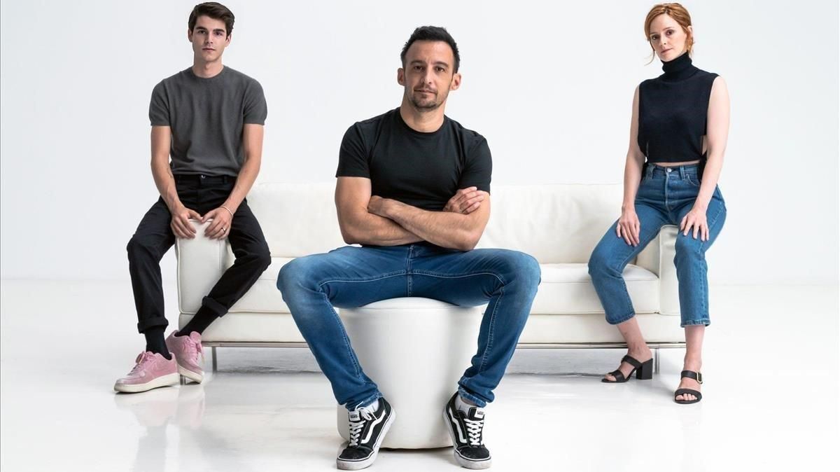 Stanley Tucci, Alejandro Amenábar y Ana Polvorosa, en una imagen promocional. Stanley Tucci, Alejandro Amenábar y Ana Polvorosa, en una imagen promocional.