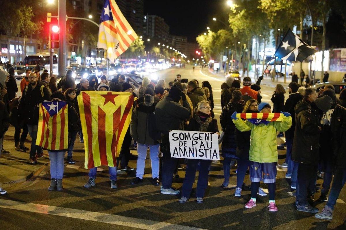 Unos CDR cortando la avenida Meridiana de Barcelona, el pasado día 15. Unos CDR cortando la avenida Meridiana de Barcelona, el pasado día 15.
