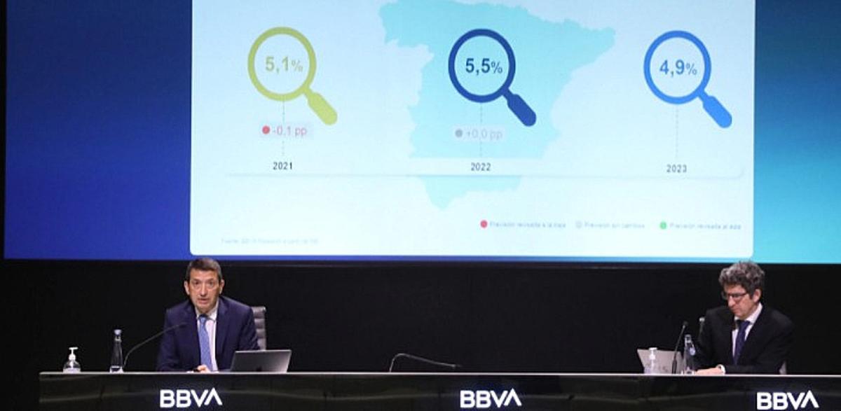 Rafael Doménech, responsable de Análisis Económico y Jorge Sicilia, director de BBVA Research y economista jefe de BBVA (de izq a dcha).