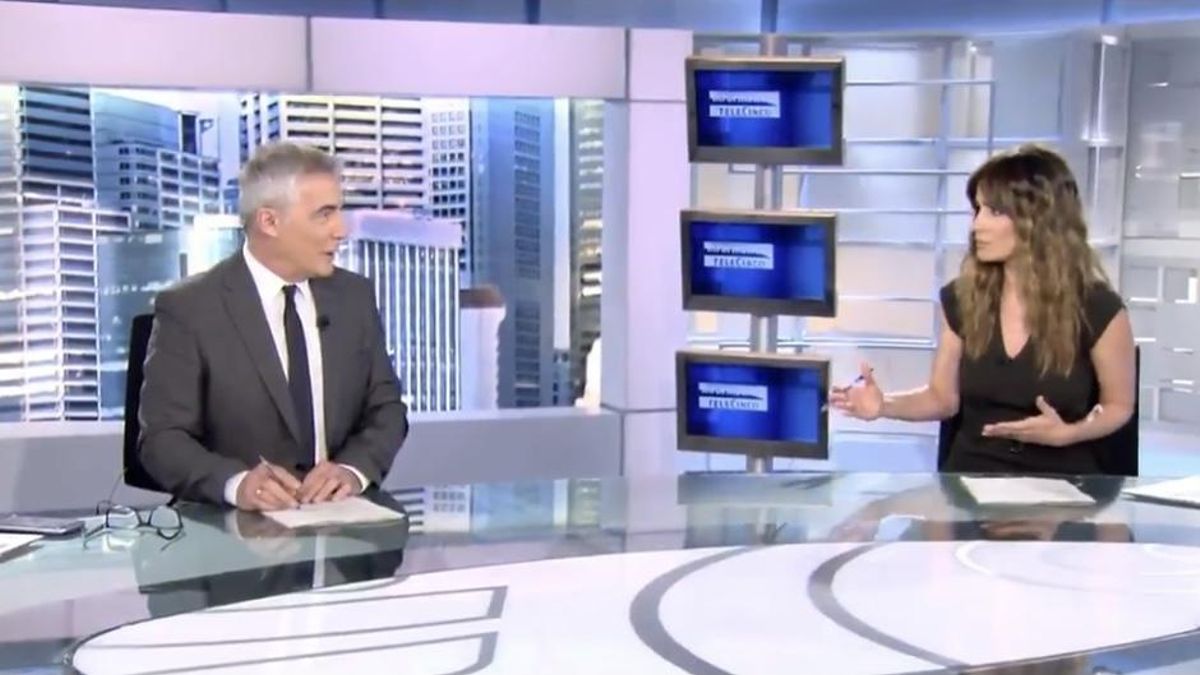 La inesperada broma de David Cantero a Isabel Jiménez en 'Informativos Telecinco': "Quiero irme a casa" La inesperada broma de David Cantero a Isabel Jiménez en 'Informativos Telecinco': "Quiero irme a casa"