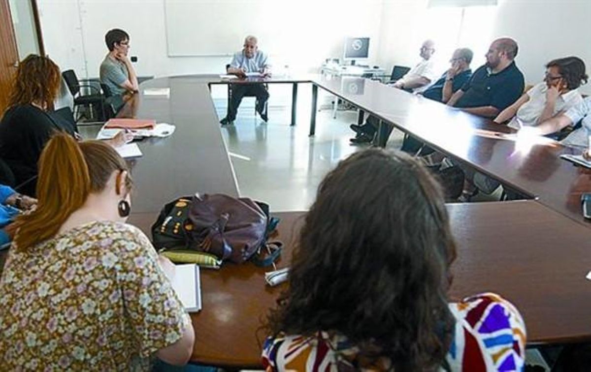Josep Fontana, al fondo, durante su última clase en la UPF. Josep Fontana, al fondo, durante su última clase en la UPF.