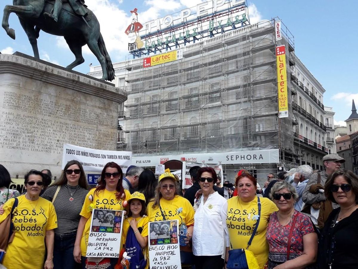 Trist Dia de la Mare a la Puerta del Sol Trist Dia de la Mare a la Puerta del Sol