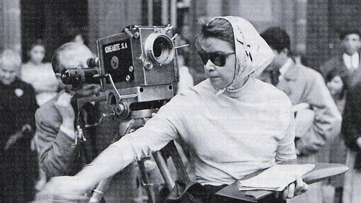 Ana Mariscal, durante el rodaje del documental ’Misa en Compostela’ (1954). Ana Mariscal, durante el rodaje del documental ’Misa en Compostela’ (1954).
