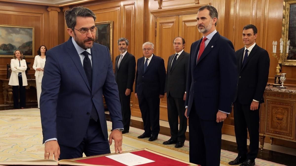 Màxim Huerta promete el cargo como ministro de Cultura y Deportes. Màxim Huerta promete el cargo como ministro de Cultura y Deportes.