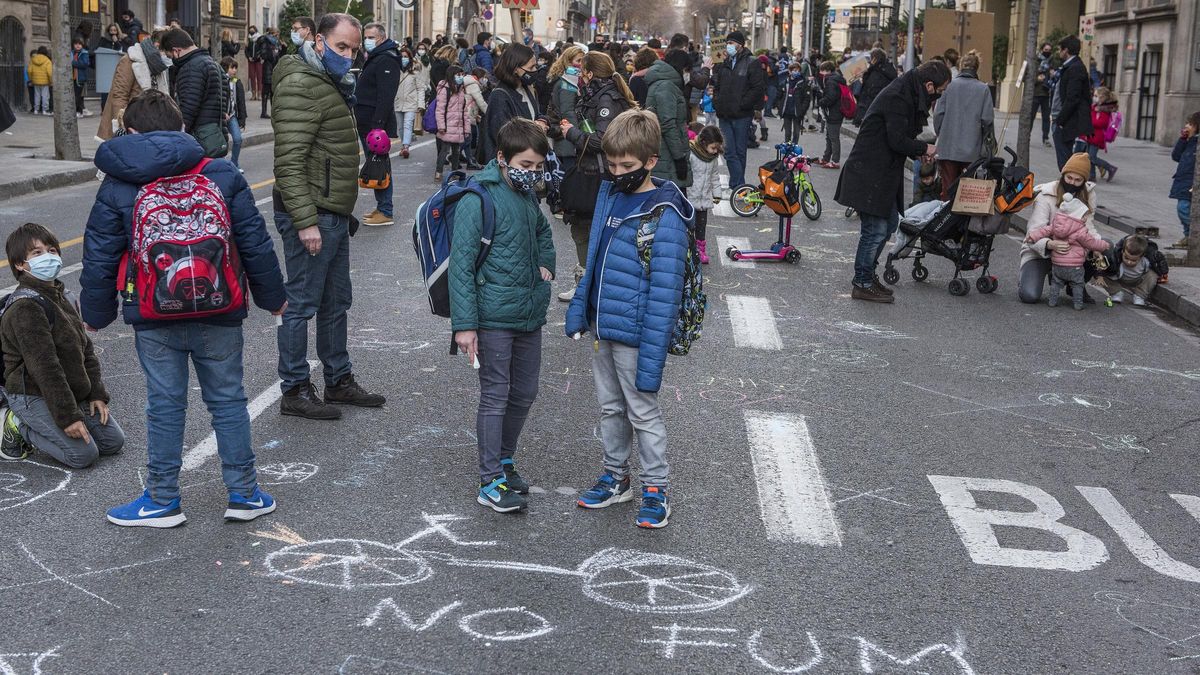 Protesta a favor de la pacificación del entorno escolar, el 15 de enero, en Roger de Llúria, entre Casp y Gran Via Protesta a favor de la pacificación del entorno escolar, el 15 de enero, en Roger de Llúria, entre Casp y Gran Via