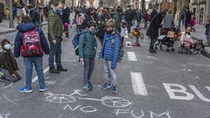 Protesta a favor de la pacificación del entorno escolar, el 15 de enero, en Roger de Llúria, entre Casp y Gran Via