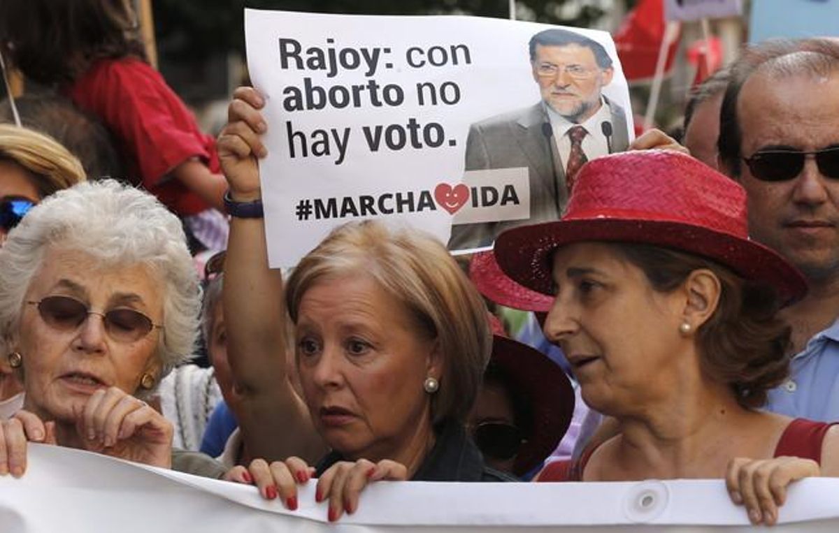 Participantes en la marcha convocada por la plataforma Derecho a Vivir para pedir al Gobierno que derogue la actual ley del aborto. Participantes en la marcha convocada por la plataforma Derecho a Vivir para pedir al Gobierno que derogue la actual ley del aborto.