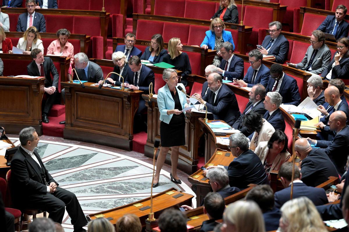 La primera ministra francesa, Elisabeth Borne, este martes durante la sesión de control al Gobierno en la Asamblea Nacional.