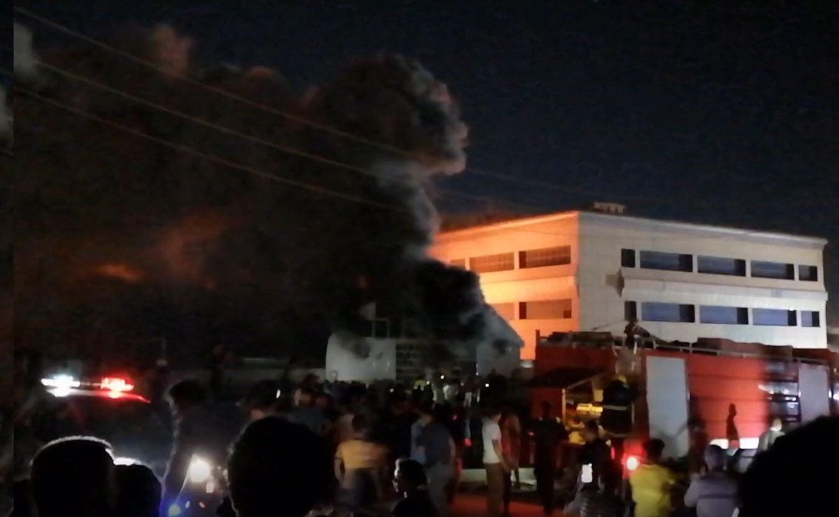 Incendio en el Hospital Universitario de Al Huseín, en Nasiriya, Irak. Incendio en el Hospital Universitario de Al Huseín, en Nasiriya, Irak.