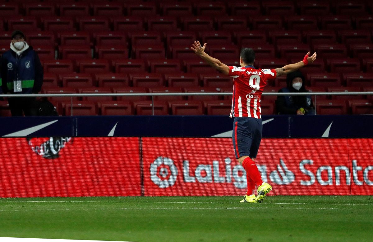El atlético Luis Suárez celebra el gol del 1-0 ante el Alavés. El atlético Luis Suárez celebra el gol del 1-0 ante el Alavés.