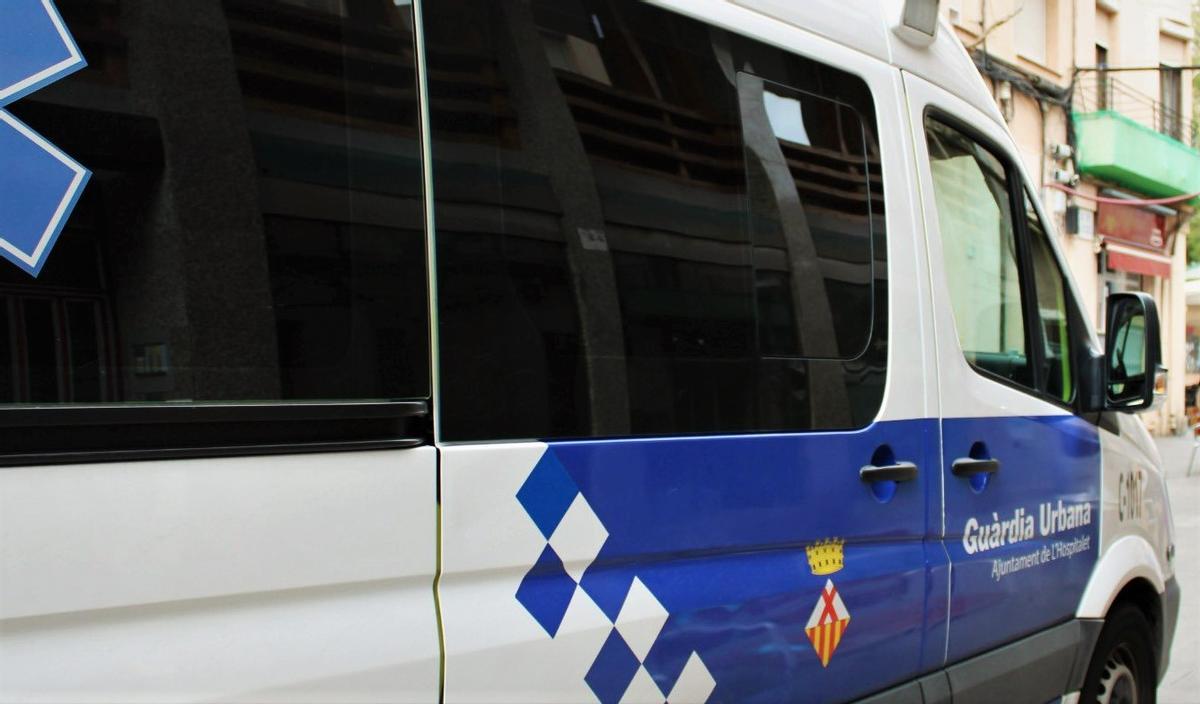 Ambulancia de la Guardia Urbana de L’Hospitalet de Llobregat. Ambulancia de la Guardia Urbana de L’Hospitalet de Llobregat.