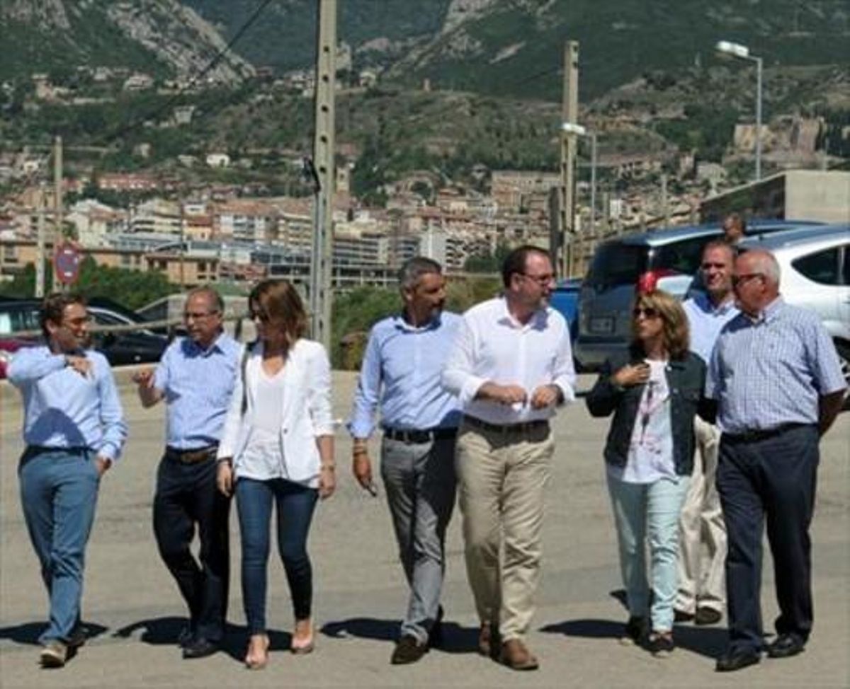 VUELTA AL TRABAJO3 La vicepresidenta Neus Munté y el ’president’ Artur Mas, durante la primera reunión del Govern después del paréntesis de las vacaciones de verano.ESPADALER, EN BERGA3 El candidato de Unió visitó el proyecto del Parc de la Natura del Berguedà junto a varios miembros de su candidatura.ICETA, CON XIMO PUIG3 El líder del PSC se reunió con el presidente de la Generalitat valenciana. VUELTA AL TRABAJO3 La vicepresidenta Neus Munté y el ’president’ Artur Mas, durante la primera reunión del Govern después del paréntesis de las vacaciones de verano.ESPADALER, EN BERGA3 El candidato de Unió visitó el proyecto del Parc de la Natura del Berguedà junto a varios miembros de su candidatura.ICETA, CON XIMO PUIG3 El líder del PSC se reunió con el presidente de la Generalitat valenciana.