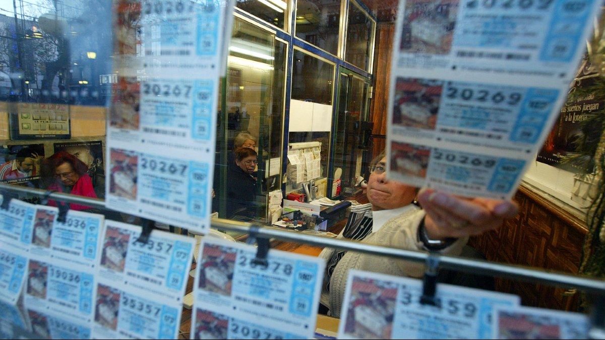 Décimos de Lotería de Navidad en una administración. Décimos de Lotería de Navidad en una administración.