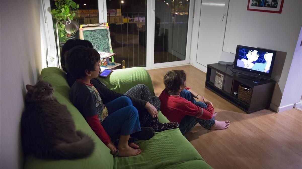 El Defensor del Espectador de RTVE pide una racionalización en los horarios de televisión, para ayudar a la conciliación. El Defensor del Espectador de RTVE pide una racionalización en los horarios de televisión, para ayudar a la conciliación.