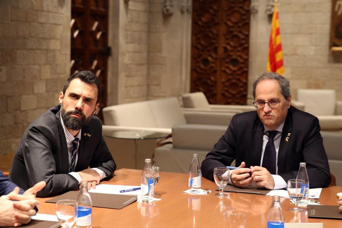 El presidente del Parlament, Roger Torrent, y el ’president’, Quim Torra, en una reunión en el Palau de la Generalitat.