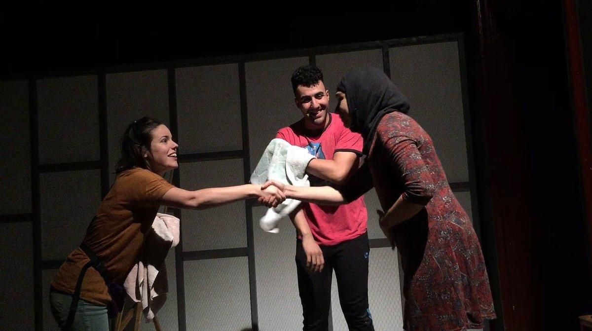 Georgina Latre, Moha Amazian y Manar Taljo, en una escena de ’Alhayat o la suma dels dies’. Georgina Latre, Moha Amazian y Manar Taljo, en una escena de ’Alhayat o la suma dels dies’.