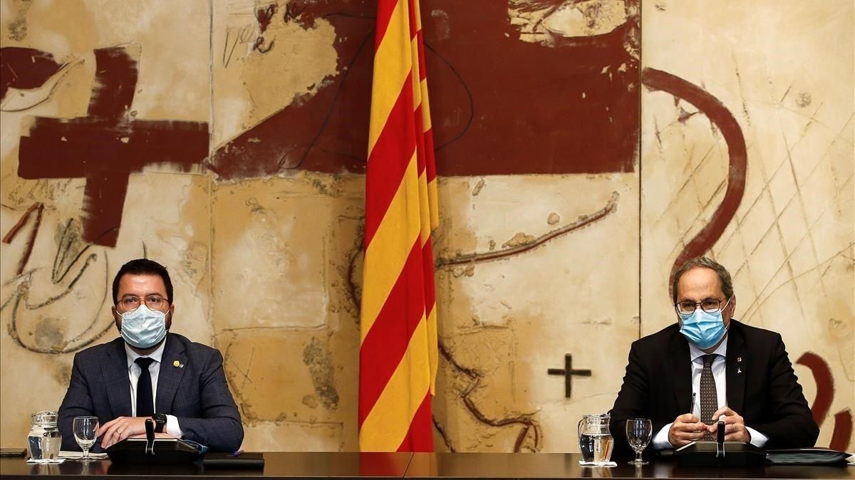 Quim Torra y Pere Aragonès en una imagen de archivo de un Consell Executiu. La silla del ’expresident’ quedará vacía todo lo que resta de legislatura. Quim Torra y Pere Aragonès en una imagen de archivo de un Consell Executiu. La silla del ’expresident’ quedará vacía todo lo que resta de legislatura.