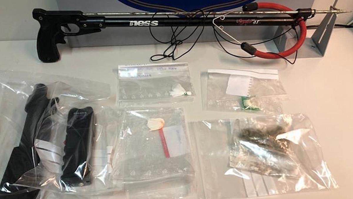 Material incautado por los Mossos en Salou. Material incautado por los Mossos en Salou.