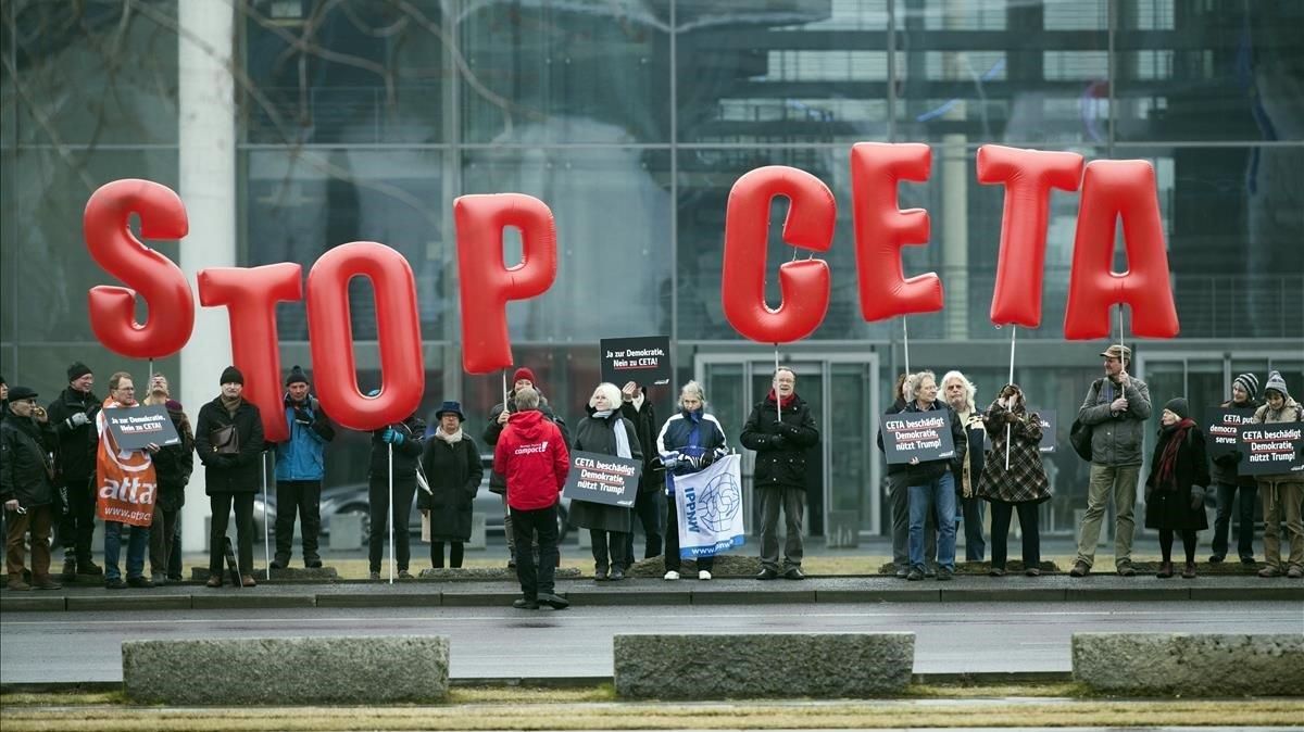 Protestas de los anti-CETA en Berlín. Protestas de los anti-CETA en Berlín.