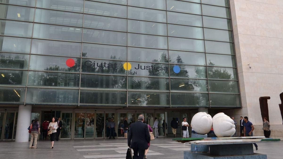 Absuelven a un empresario de Valencia que se enfrentaba a 27 años de cárcel por violar tres veces a una empleada Absuelven a un empresario de Valencia que se enfrentaba a 27 años de cárcel por violar tres veces a una empleada