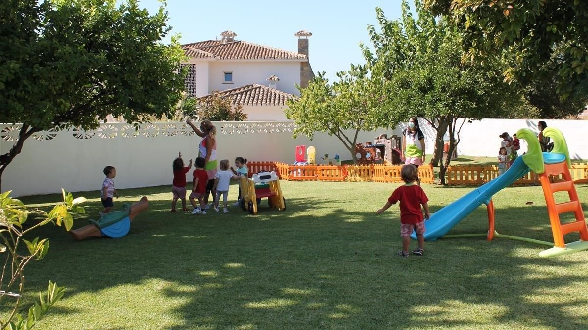 Hora del patio en la guardería Coleta, en Marbella (Málaga). Hora del patio en la guardería Coleta, en Marbella (Málaga).