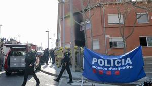 Els veïns de Rubí empresonats entre el fum i les reixes de les finestres: «No en podíem sortir»