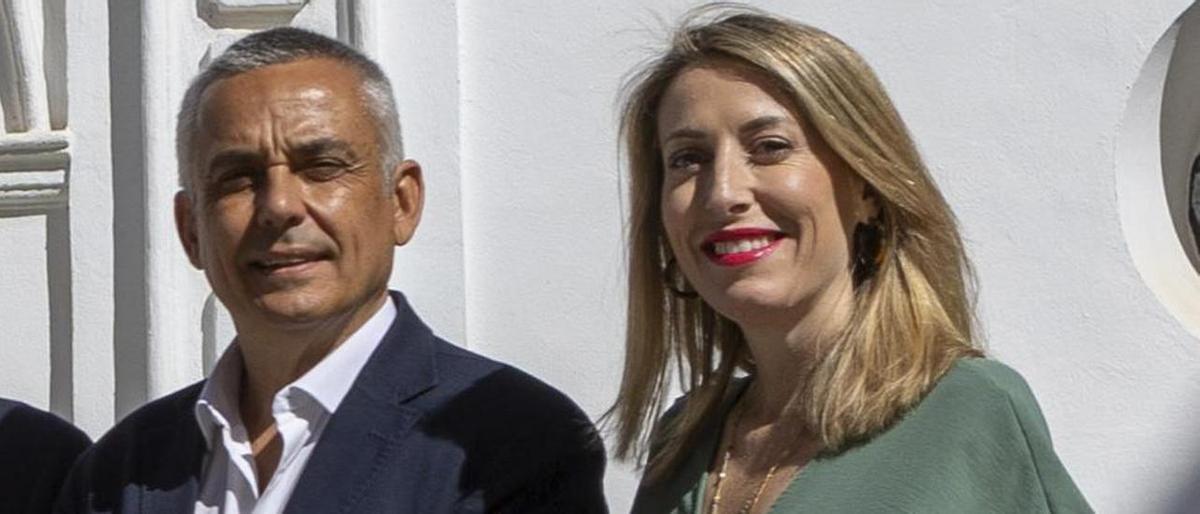 Ángel Pelayo Gordillo y María Guardiola, junto, en un encuentro durante la campaña electoral.