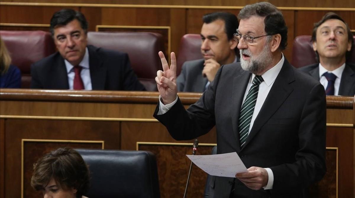 Mariano Rajoy, presidente del Gobierno, respondiendo a una pregunta de la oposición.
