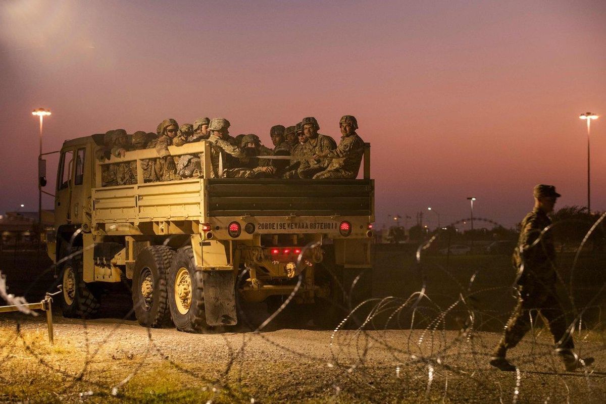 El gobierno de los Estados Unidos envía soldados a la frontera con México. Photo by Andrew Cullen AFP El gobierno de los Estados Unidos envía soldados a la frontera con México. Photo by Andrew Cullen AFP