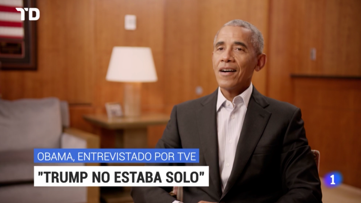 Barack Obama conversando con Cristina Olea a través de videollamada