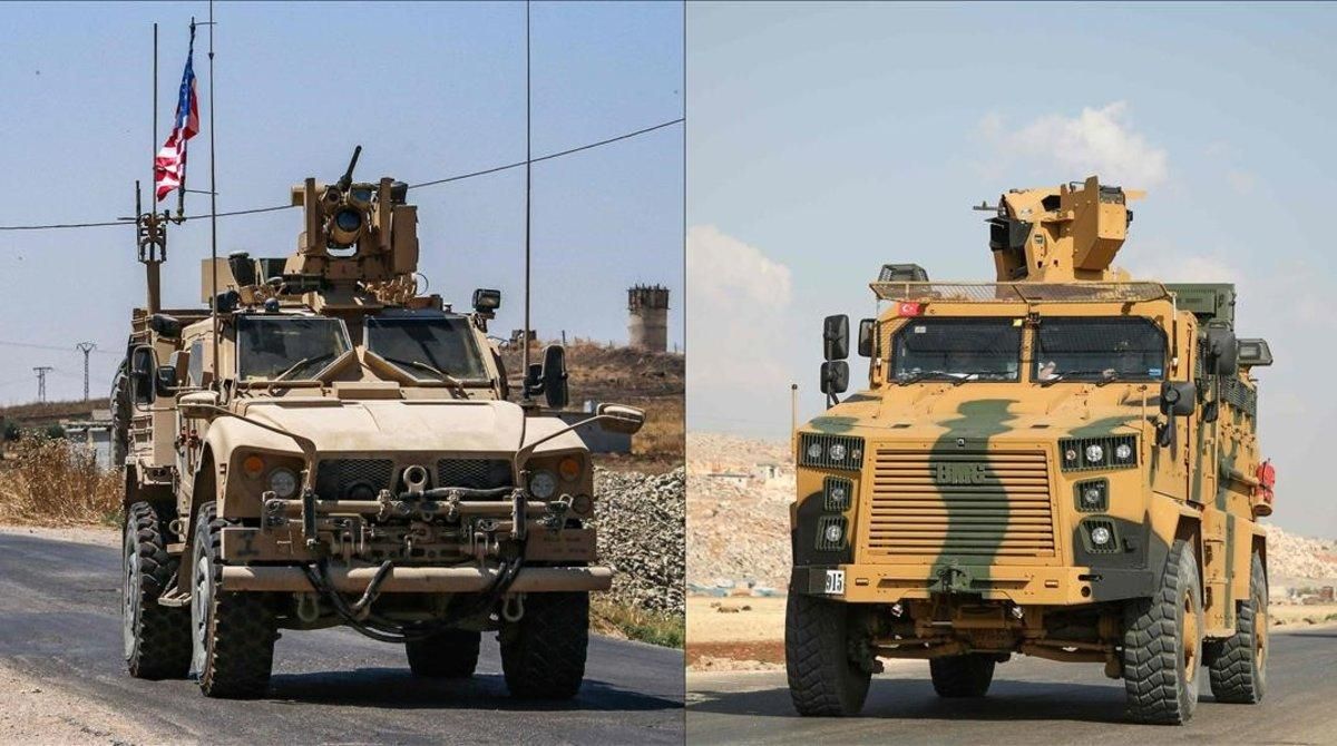 Vehículos blindados de la coalición liderada por EEUU en la ciudad de Ras al-Ain, en la provincia siria de Hasakeh, cerca de la frontera turca, el 28 de julio de 2019 y un convoy de vehículos blindados turcos que se dirigen hacia el punto de cruce de Bab al-Hawa entre Siria y Turquía el 20 de junio de 2019 Vehículos blindados de la coalición liderada por EEUU en la ciudad de Ras al-Ain, en la provincia siria de Hasakeh, cerca de la frontera turca, el 28 de julio de 2019 y un convoy de vehículos blindados turcos que se dirigen hacia el punto de cruce de Bab al-Hawa entre Siria y Turquía el 20 de junio de 2019
