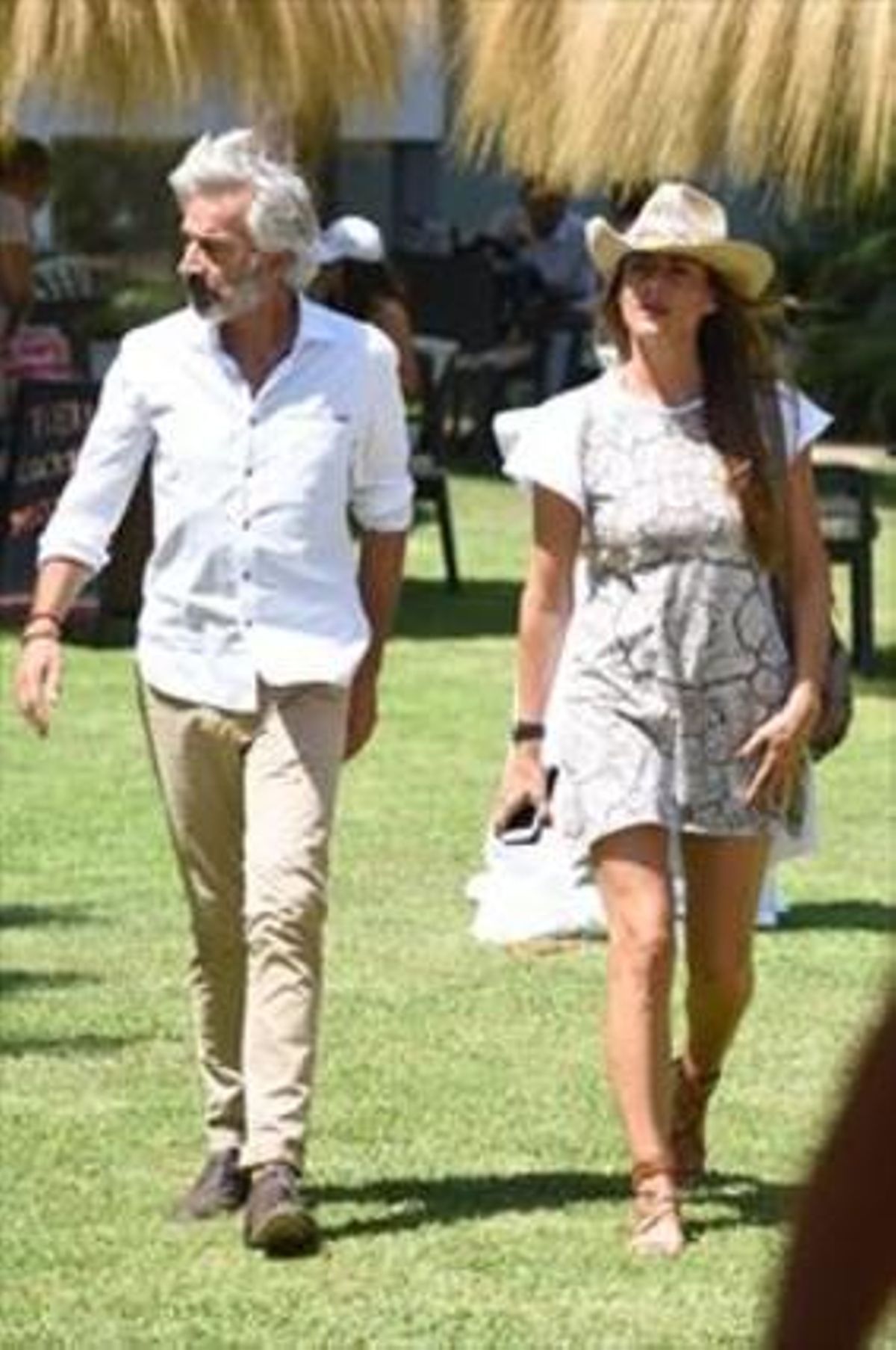 Imanol Arias e Irene Meritxell pasean su amor por Marbella Imanol Arias e Irene Meritxell pasean su amor por Marbella