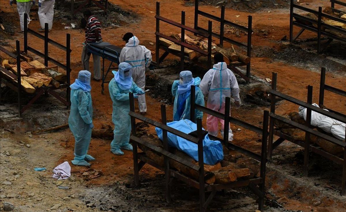 incineración de personas fallecidas por el coronavirus en un crematorio en Giddenahalli, India. incineración de personas fallecidas por el coronavirus en un crematorio en Giddenahalli, India.