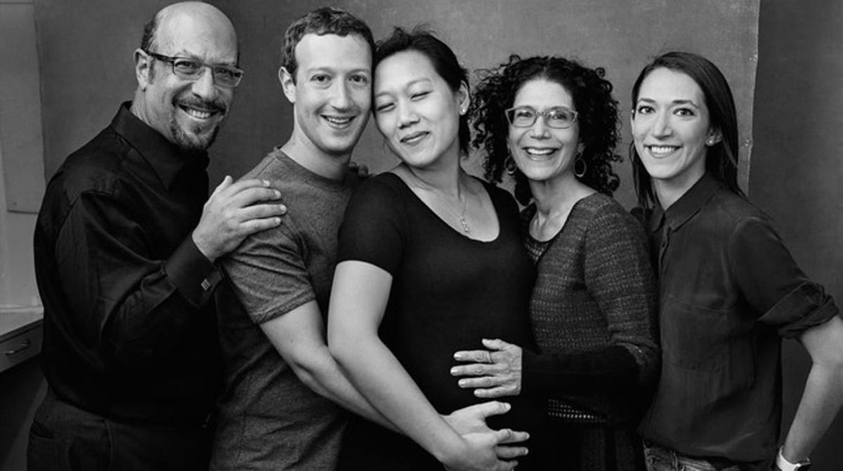 Annie Leibovitz ha retratado al fundador de facebook, Mark Zuckerberg con su mujer, sus padres y su hermana.  