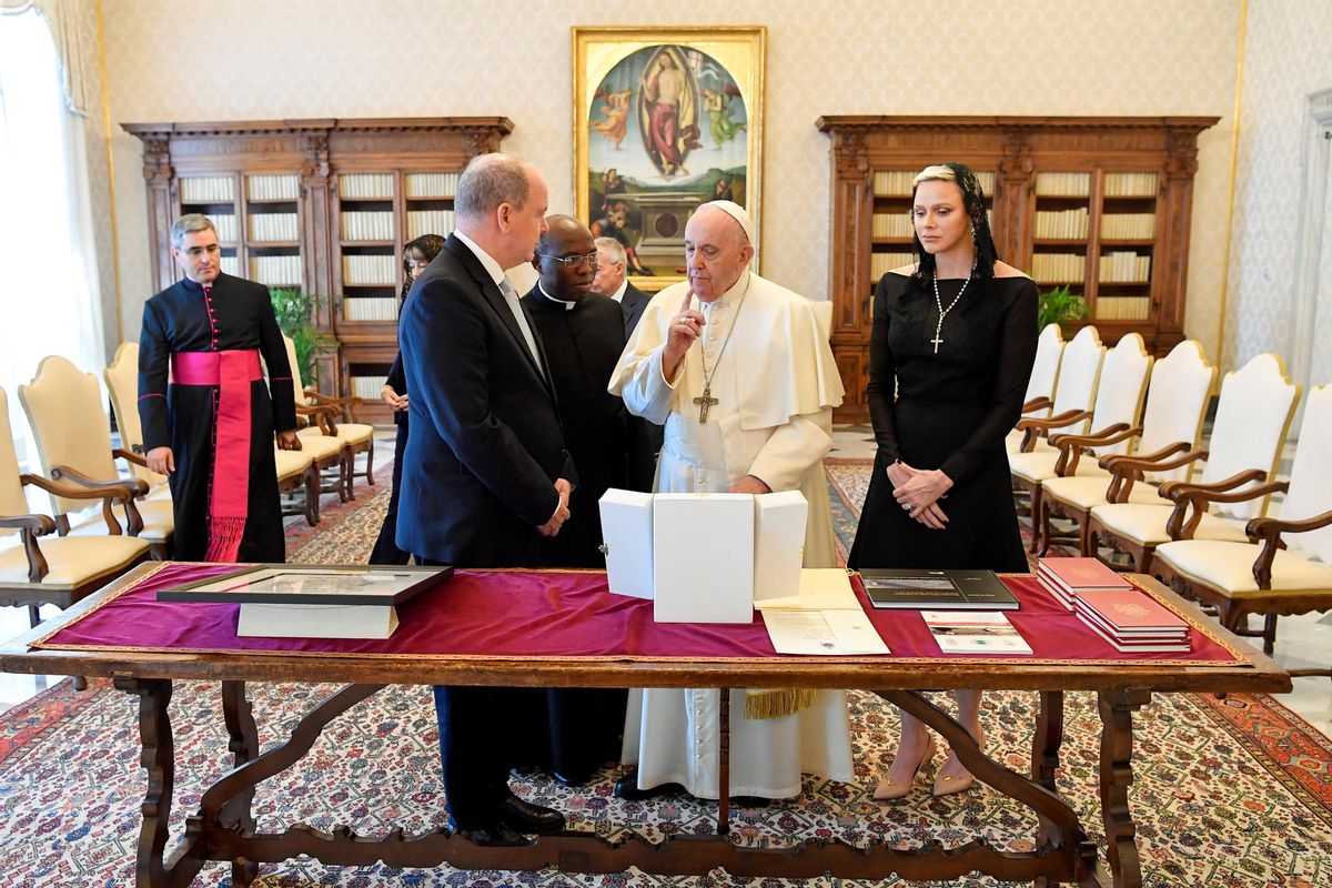 El papa Francisco, con Alberto y Charlene de Mónaco en el Vaticano El papa Francisco, con Alberto y Charlene de Mónaco en el Vaticano