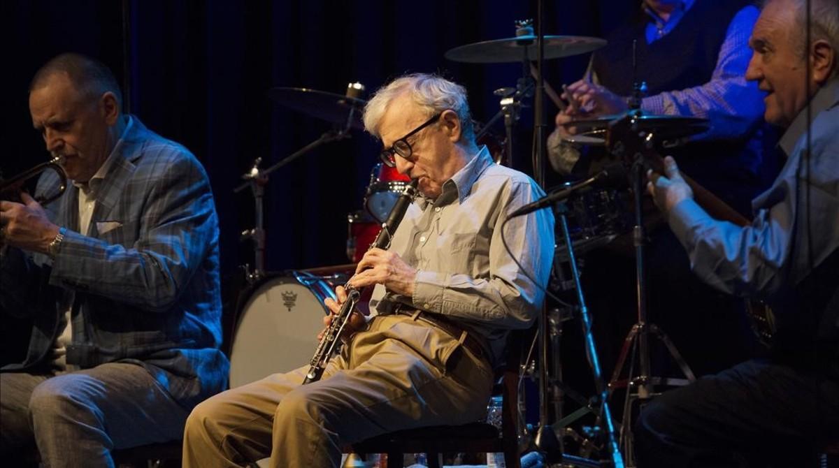 Woody Allen y la New Orleans Jazz, durante un reciente concierto. Woody Allen y la New Orleans Jazz, durante un reciente concierto.