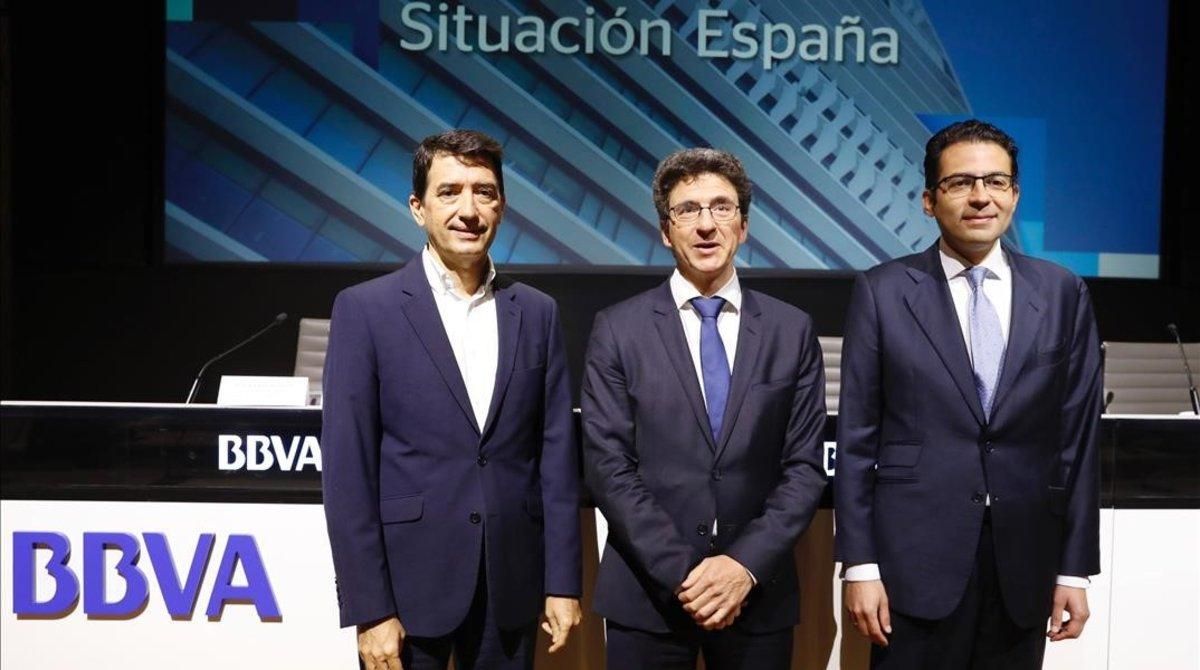 Los economistas de BBVA Research Rafael Doménech, Jorge Sicilia y Miguel Cardoso en una imagen de archivo. Los economistas de BBVA Research Rafael Doménech, Jorge Sicilia y Miguel Cardoso en una imagen de archivo.