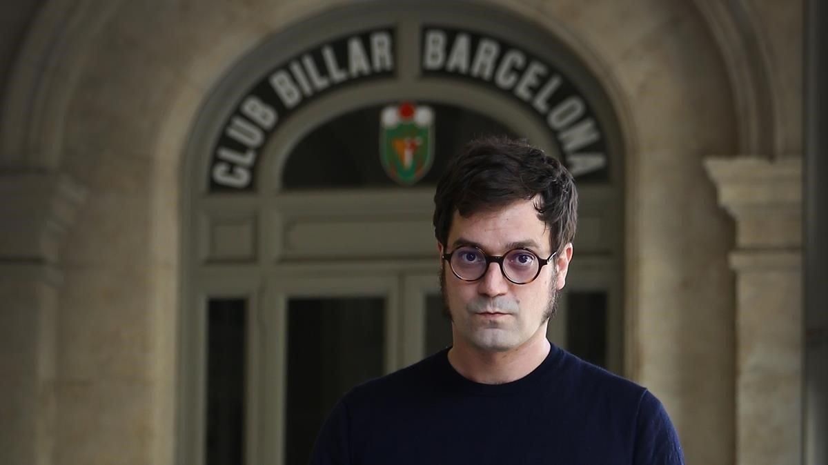 Miqui Otero, en la entrada del Club Billar Barcelona, esta semana. Miqui Otero, en la entrada del Club Billar Barcelona, esta semana.