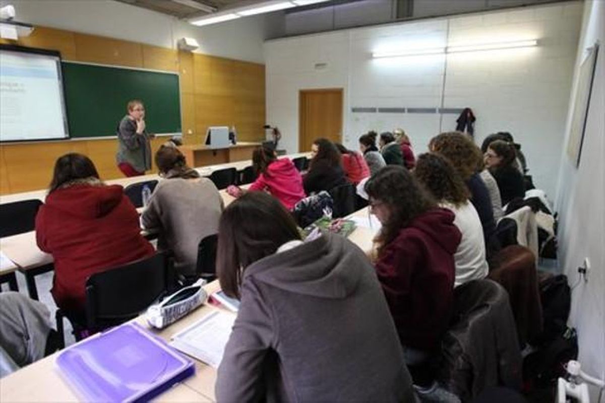 Clase en la facultad de Ciencias de la Educación de la Universitat Autònoma. Clase en la facultad de Ciencias de la Educación de la Universitat Autònoma.