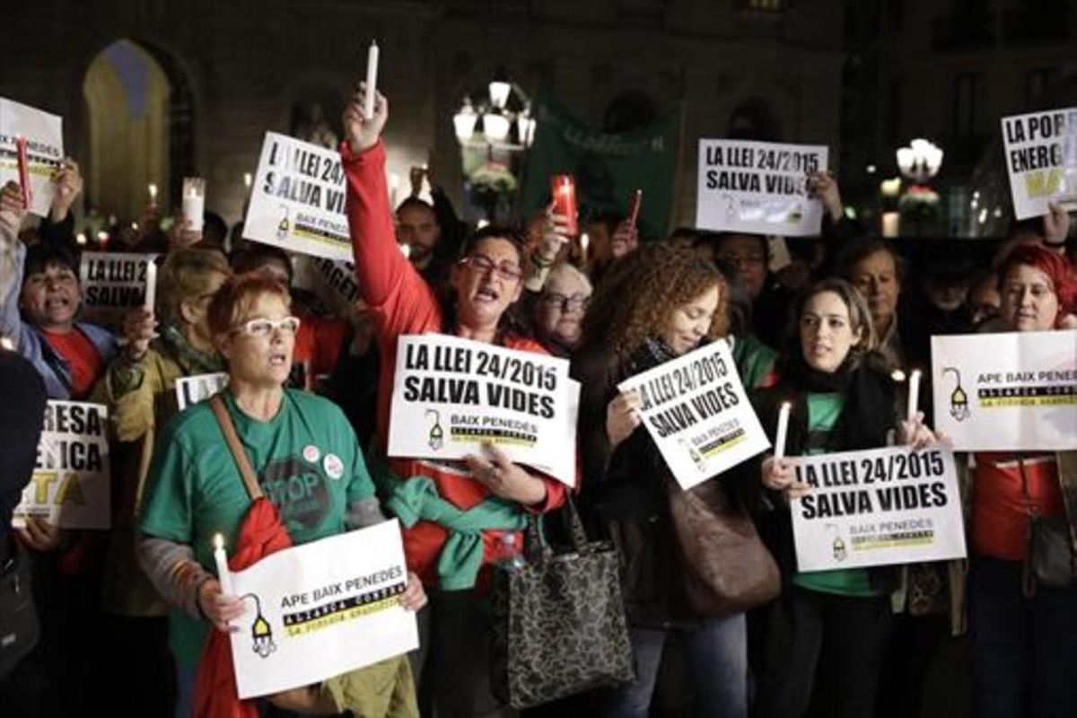 Concentración contra la pobreza energética en noviembre del 2016. Concentración contra la pobreza energética en noviembre del 2016.