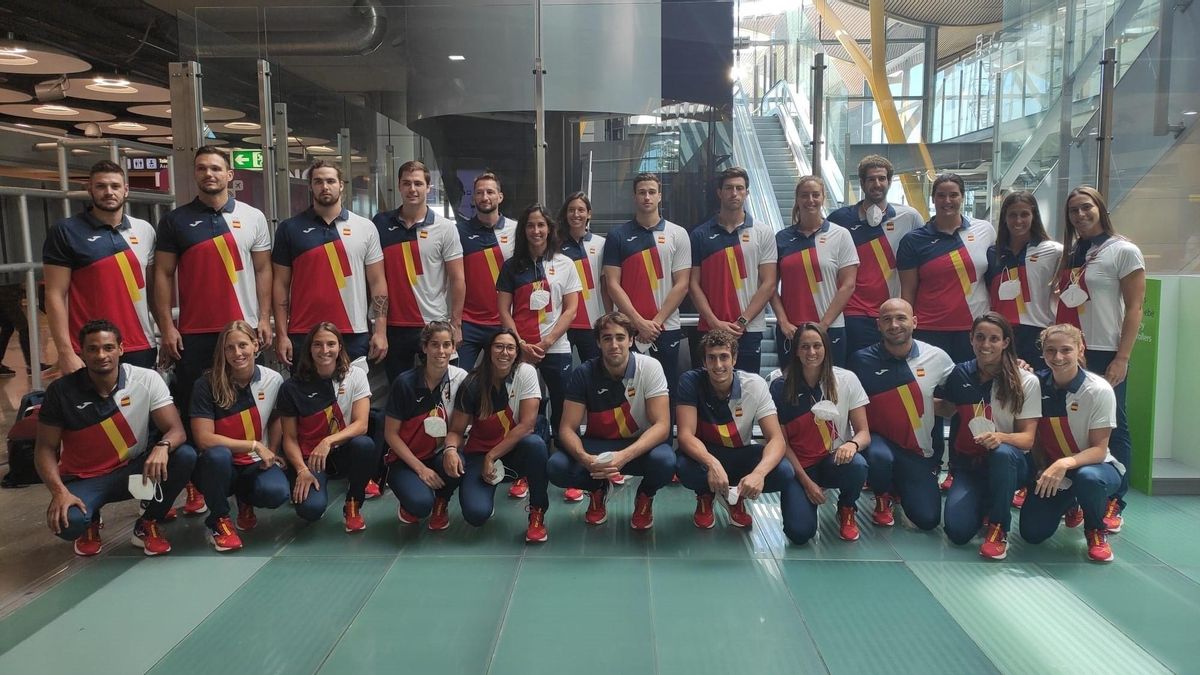 Las selecciones españolas de waterpolo, antes de poner rumbo a Tokio. Las selecciones españolas de waterpolo, antes de poner rumbo a Tokio.