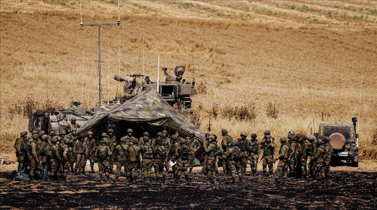 Soldados israelís de la unidad de artillería, cerca de la frontera entre Israel y la Franja de Gaza.