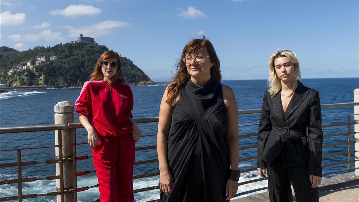 Isabel Coixet, con Greta Fernandez y Natalia de Molina, actrices de ‘Elisa y Marcela’, el pasado septiembre, en San Sebastián. Isabel Coixet, con Greta Fernandez y Natalia de Molina, actrices de ‘Elisa y Marcela’, el pasado septiembre, en San Sebastián.