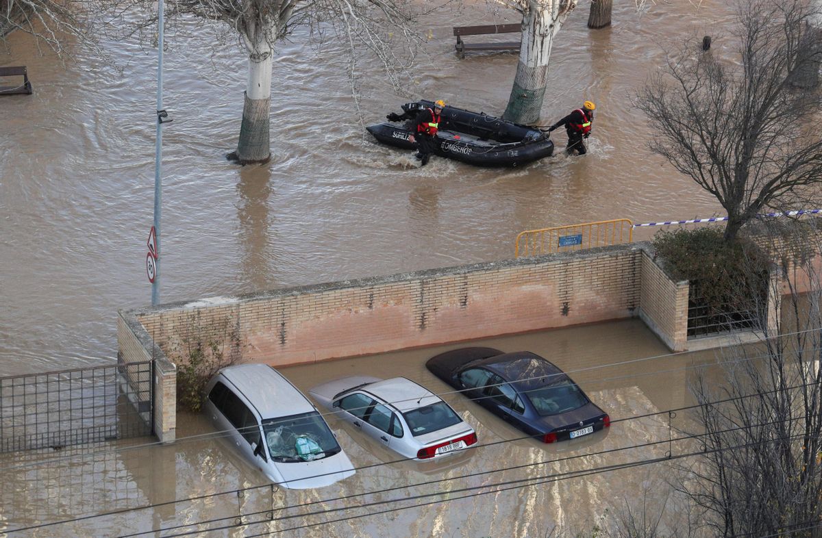 La espectacular crecida del río Ebro, en imágenes