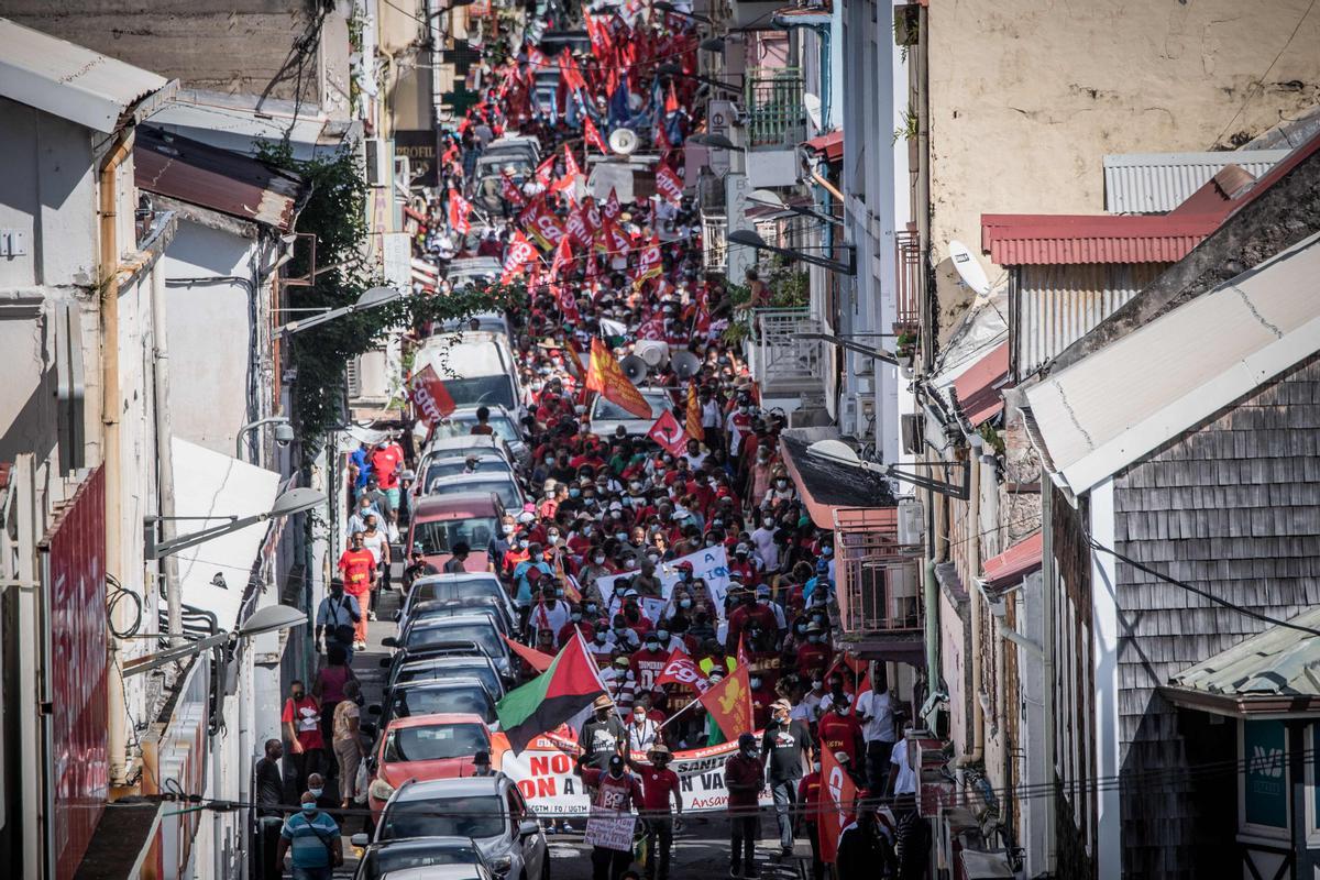 Imagen de una de las manifestaciones celebradas en la ciudad de  Fort-de-France, en la isla caribeña de la Martinica.
