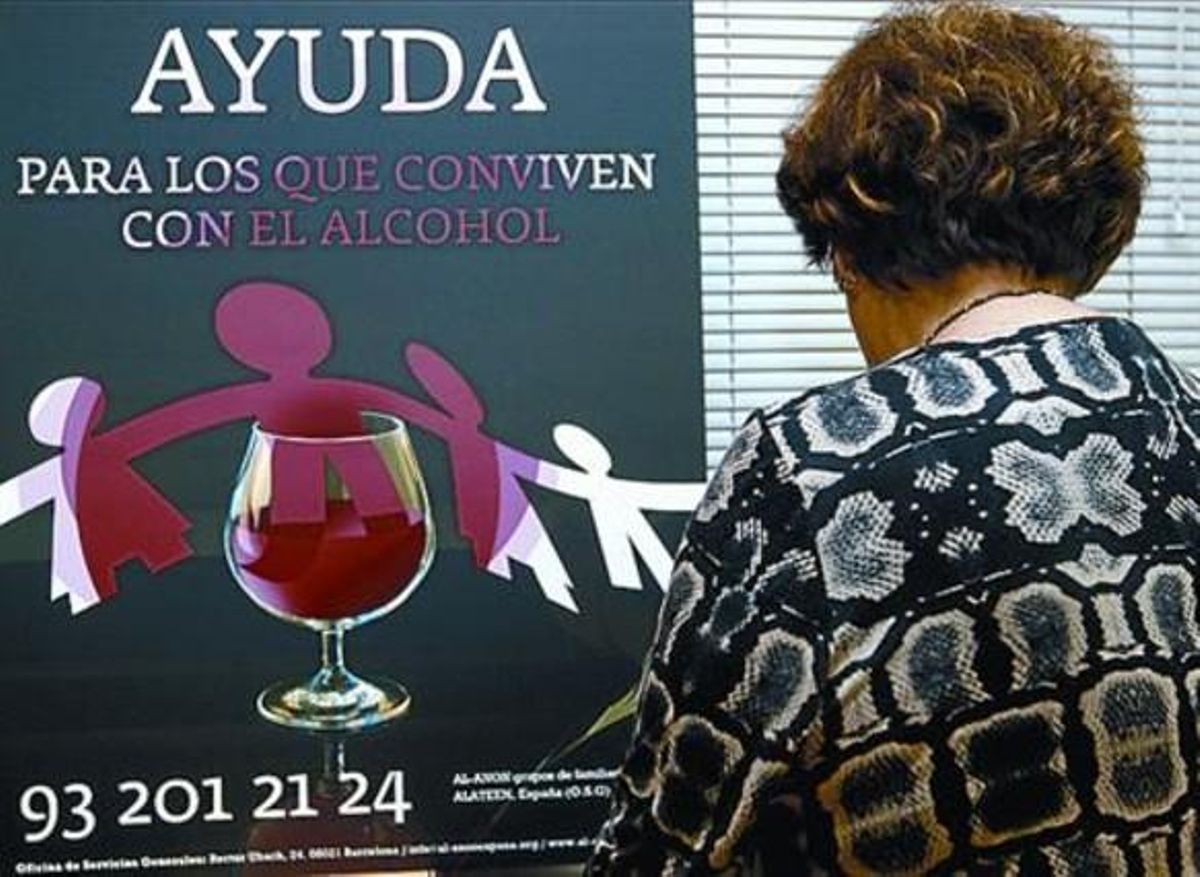 María C.: «El alcohólico está pegado a la botella, y uno, pegado a él» María C.: «El alcohólico está pegado a la botella, y uno, pegado a él»