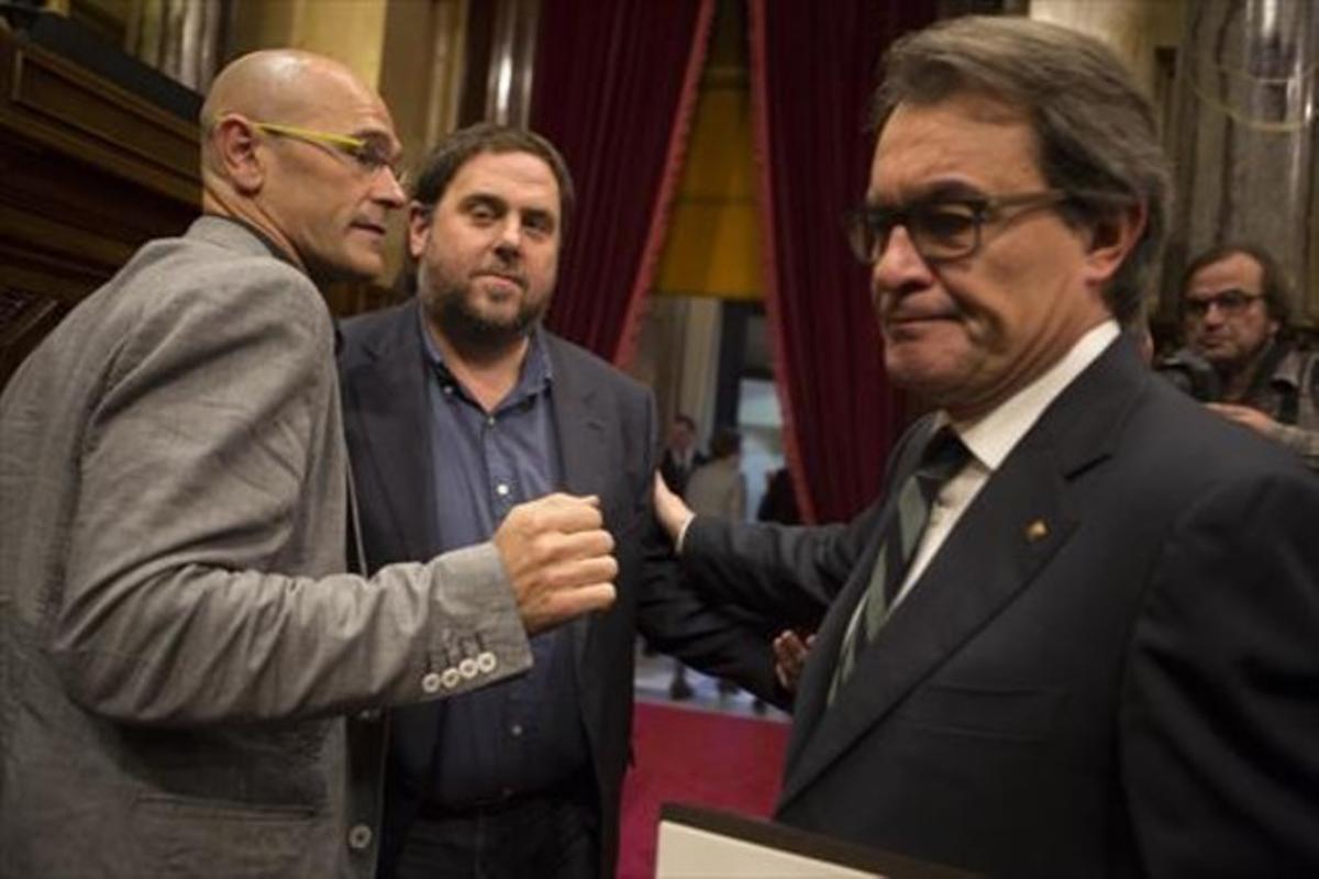 Raül Romeva, Oriol Junqueras y Artur Mas al terminar una sesión del Parlament. Raül Romeva, Oriol Junqueras y Artur Mas al terminar una sesión del Parlament.