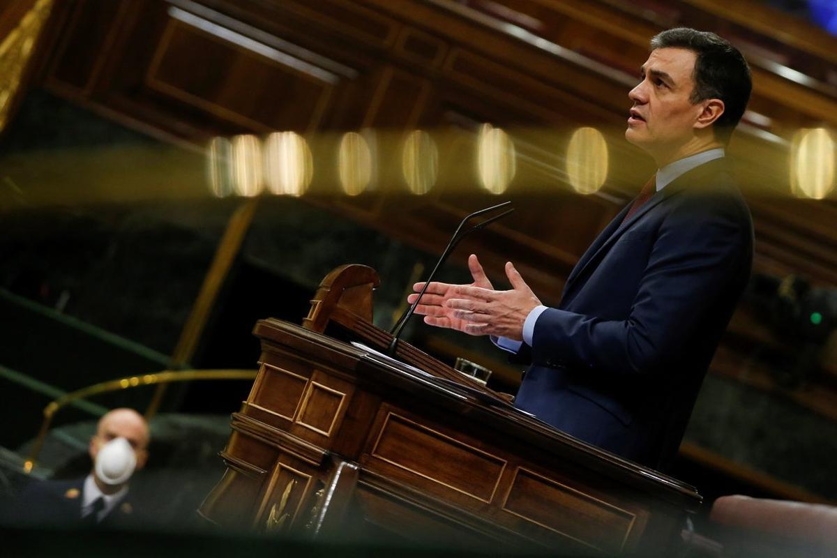El presidente del Gobierno, Pedro Sánchez, durante el pleno de prórroga del estado de alarma en el Congreso, este jueves. 