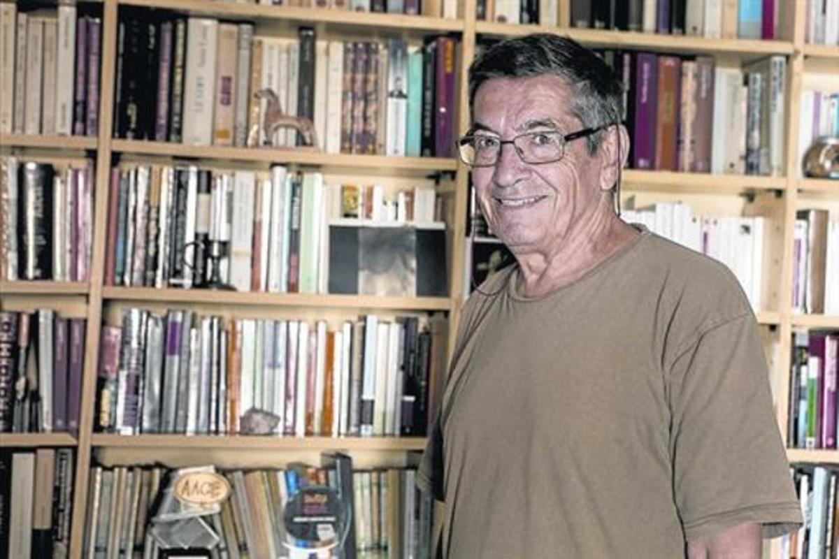 El guionista Enrique Sánchez Abulí,en su casa de Barcelona.